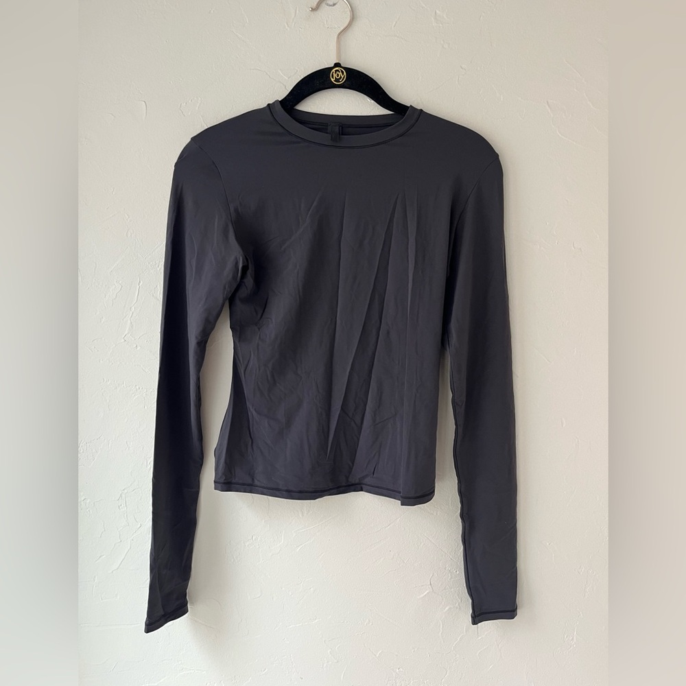 🖤SKIMS FITS EVERYBODY LONG SLEEVE T SHIRT IN ONYX S